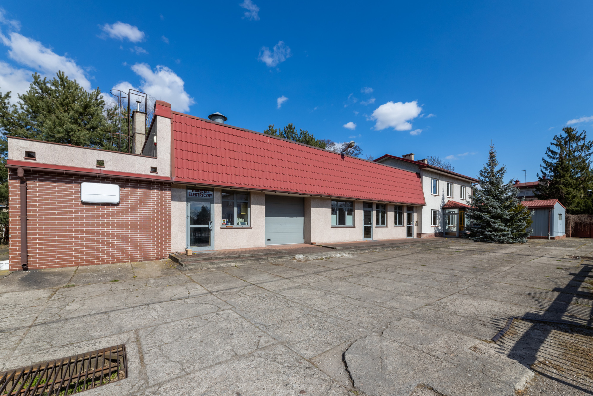 Budynek biurowy z warsztatem Parking Magazyn