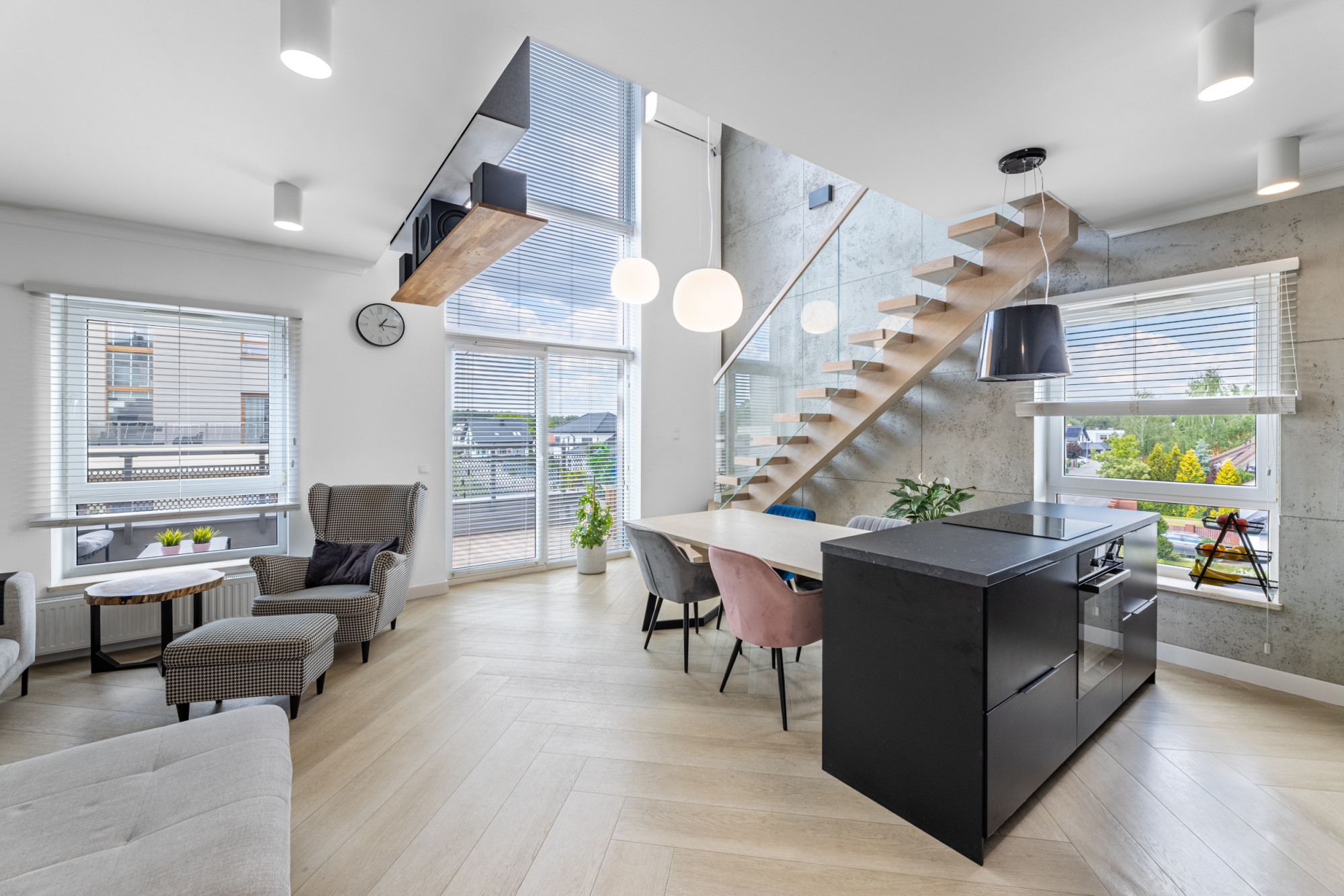Dwupoziomowy apartament w otoczeniu natury